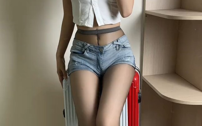 Gray silk with white socks, the hotter you look, the hotter you get.