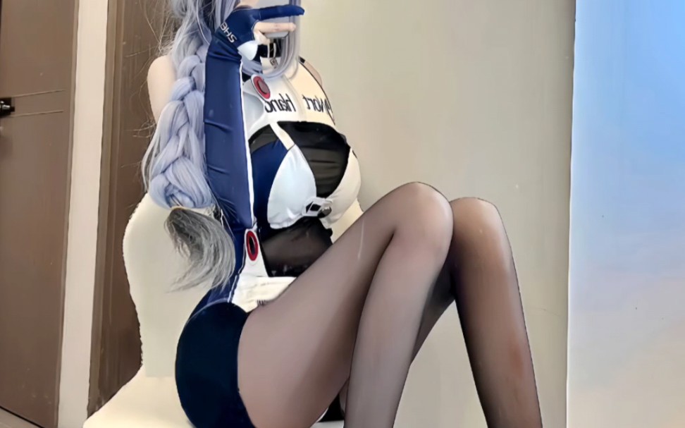 What do you think of Shen He's racing suit?