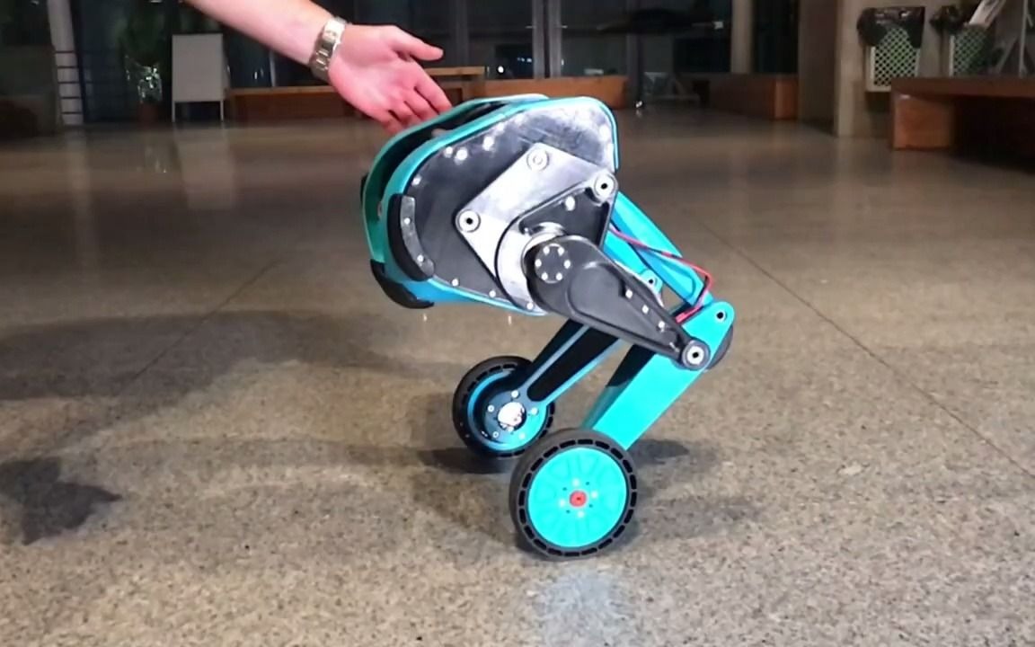 Sk8o [skeɪtəʊ] –二足轮式平衡机器人
