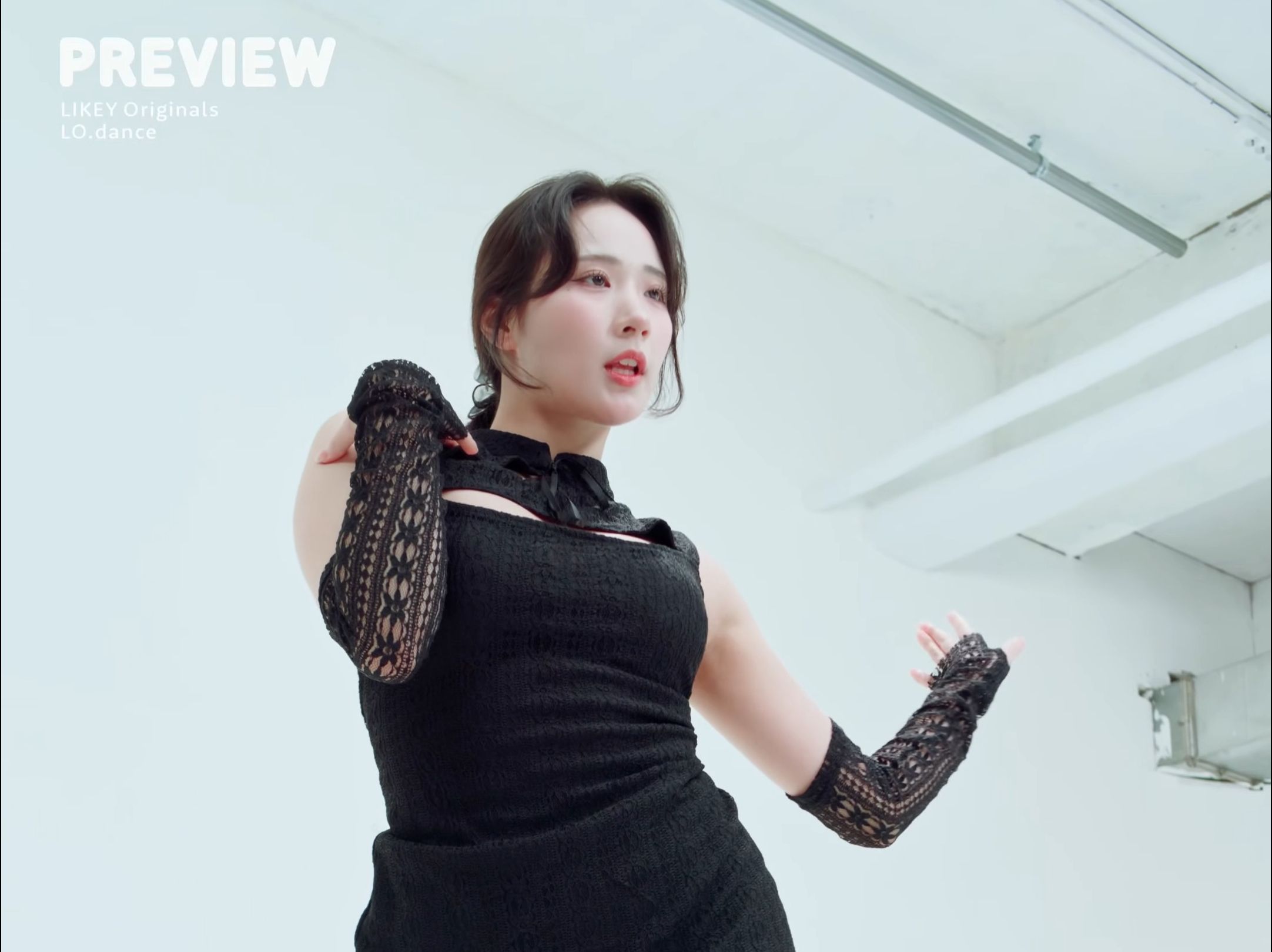 Jung In, short skirt, side view