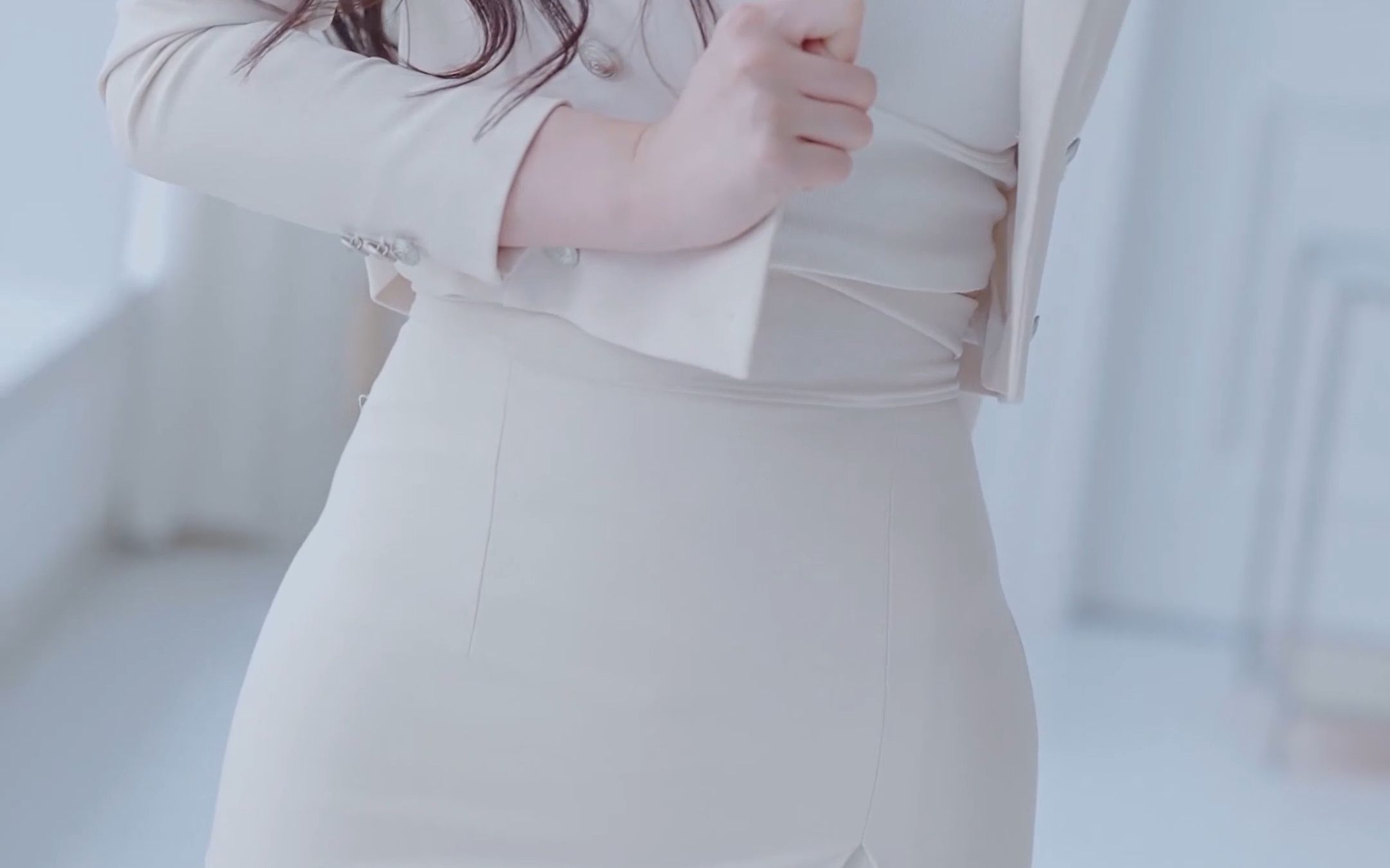 Miss KYUL's recent airy outfit