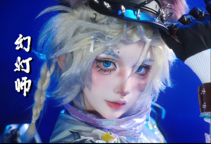 Sisterhood of the Treasure Cat makes an appearance!