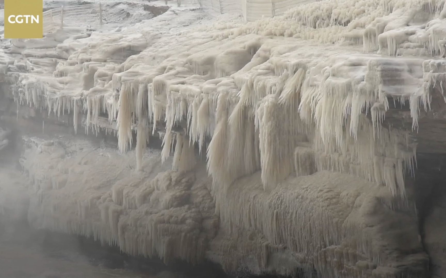 今年冬天有多冷？黄河壶口瀑布冻成“冰瀑”
