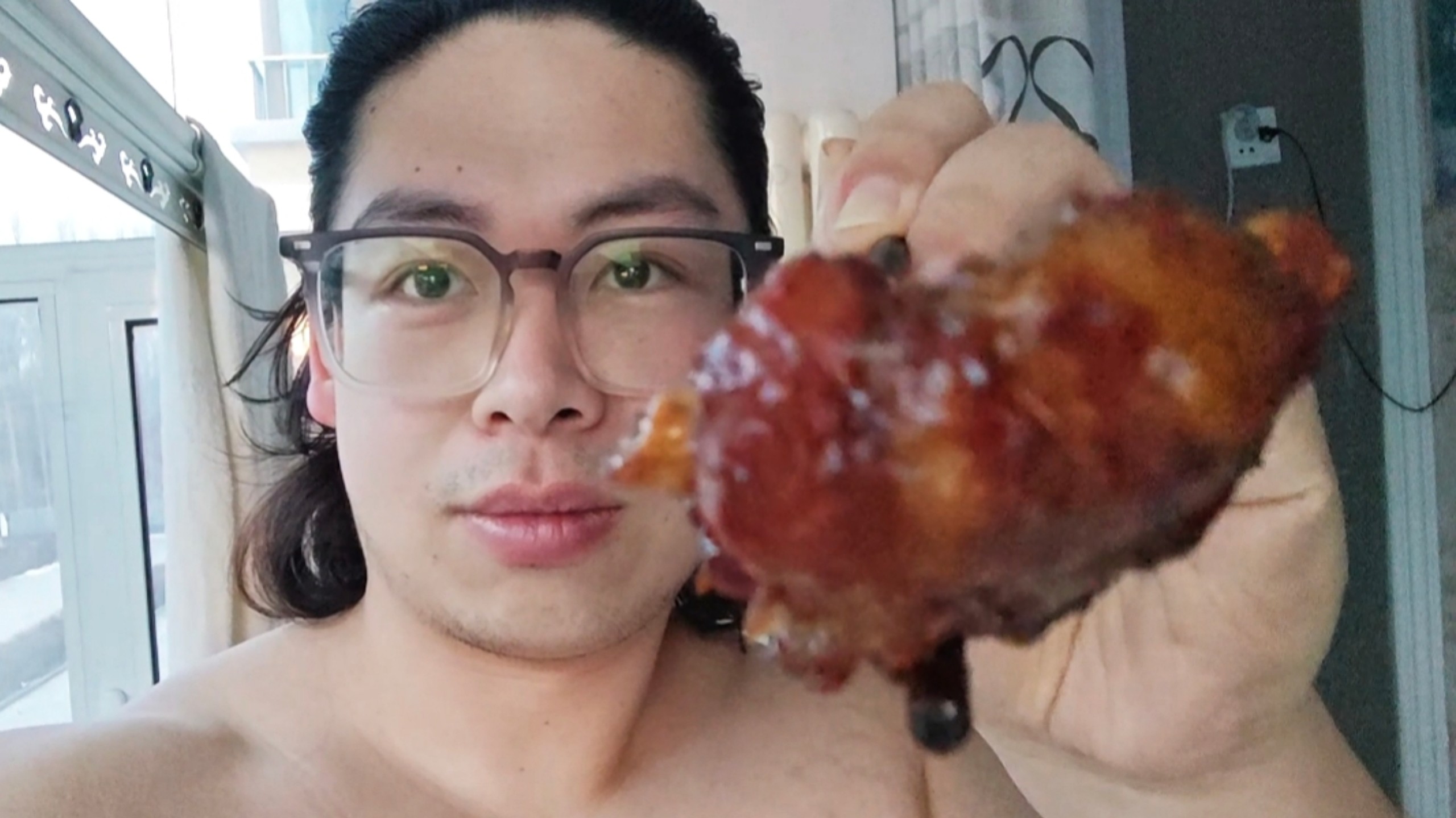 过年回家待几天，吃饭时候我爸突然说“你这肚子怎么鼓出来了”