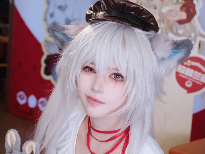 这刀疤…这耳朵…这帽子…难道你是！