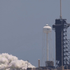 SpaceX 搭载龙飞船的猎鹰9火箭完成静态点火实验等待发射