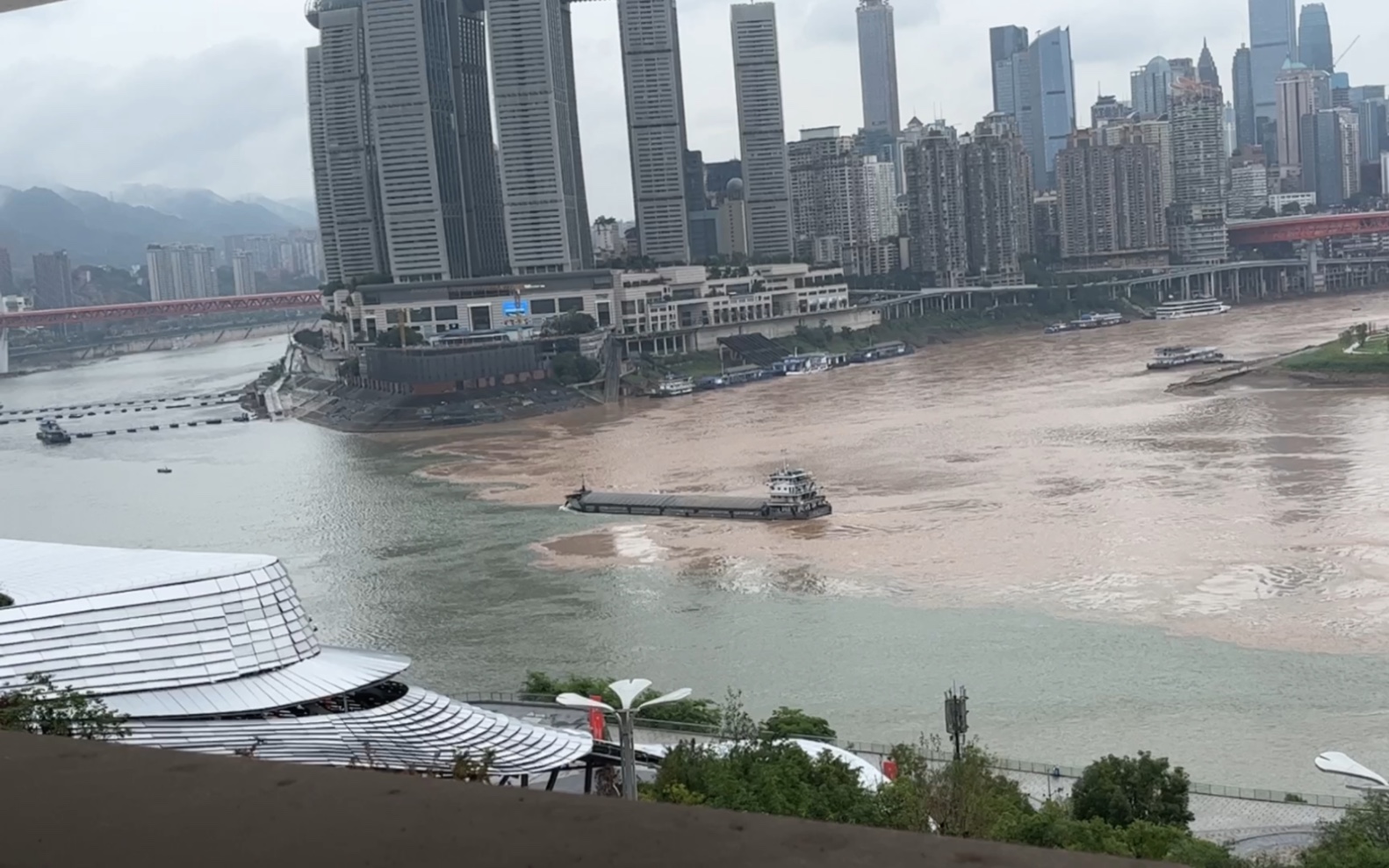重庆鸳鸯锅92|一指火锅,二指两江交汇原本应该是嘉陵江清汤,长江红