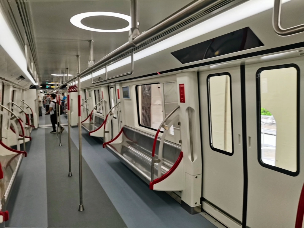 广州地铁7号线B9型增购车VS8号线增购车，列车内饰对比