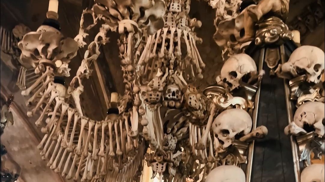 捷克 | 人骨教堂 | 四万亡魂筑成的哥特诗篇