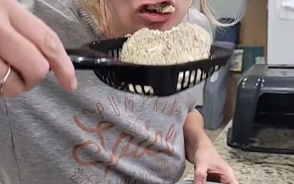 【双语】猫……猫砂蛋糕……