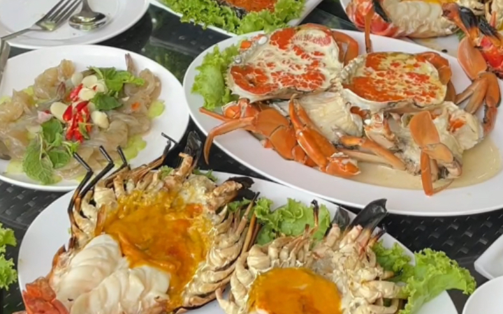 泰国美食：牛奶膏蟹巨型烤虾香浓丝滑曼谷宝藏海鲜一口就爱上