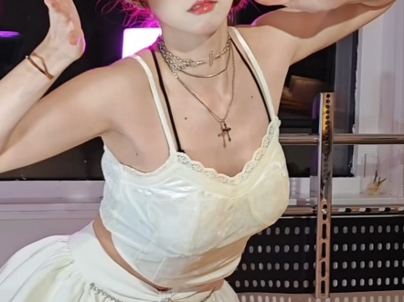 宝宝，可以和我贴贴吗#七日世界 #用帕鲁整蛊好友 #七日世界整蛊挑战 #非正常收容