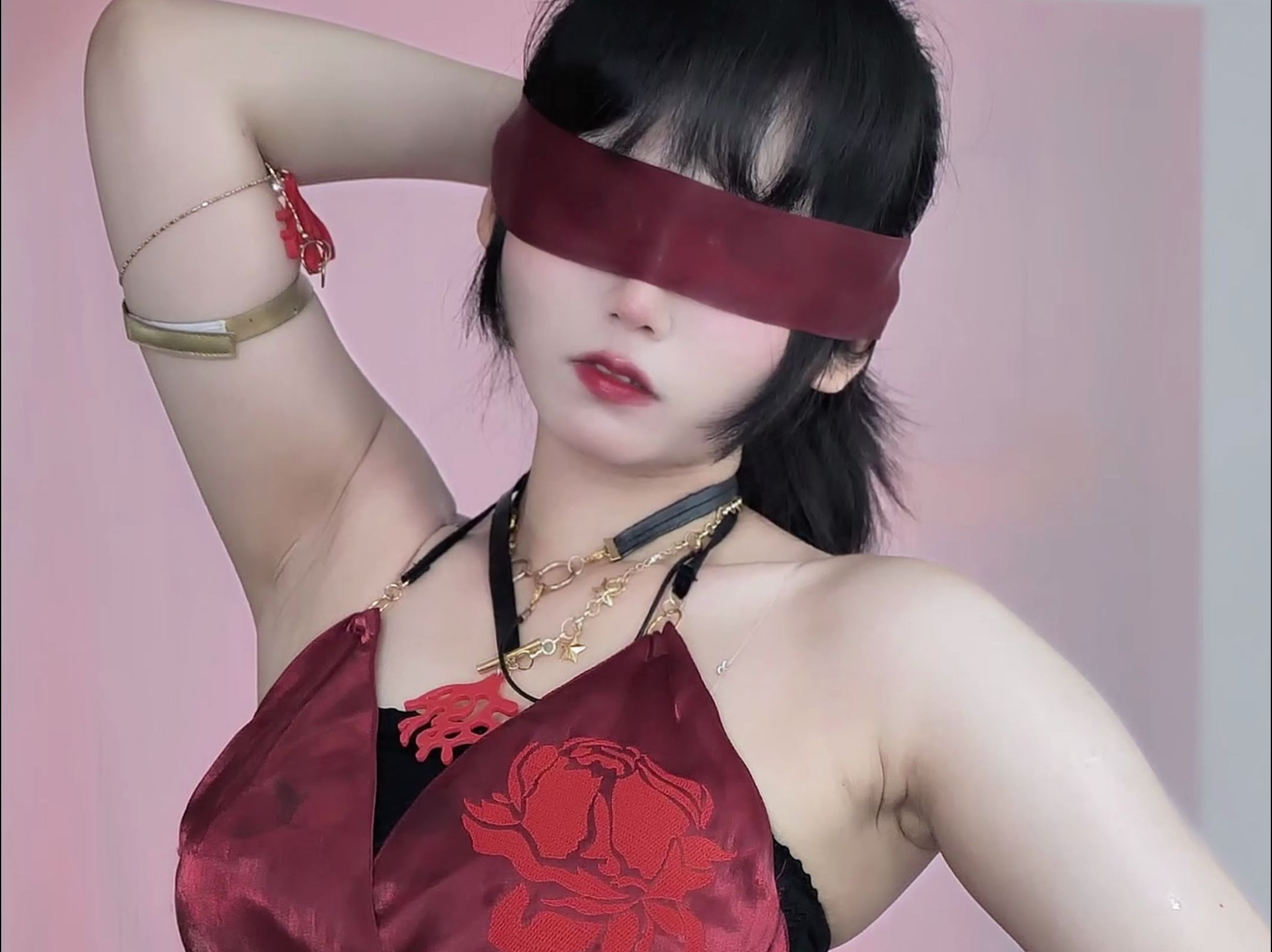 The big sister shook her meow.