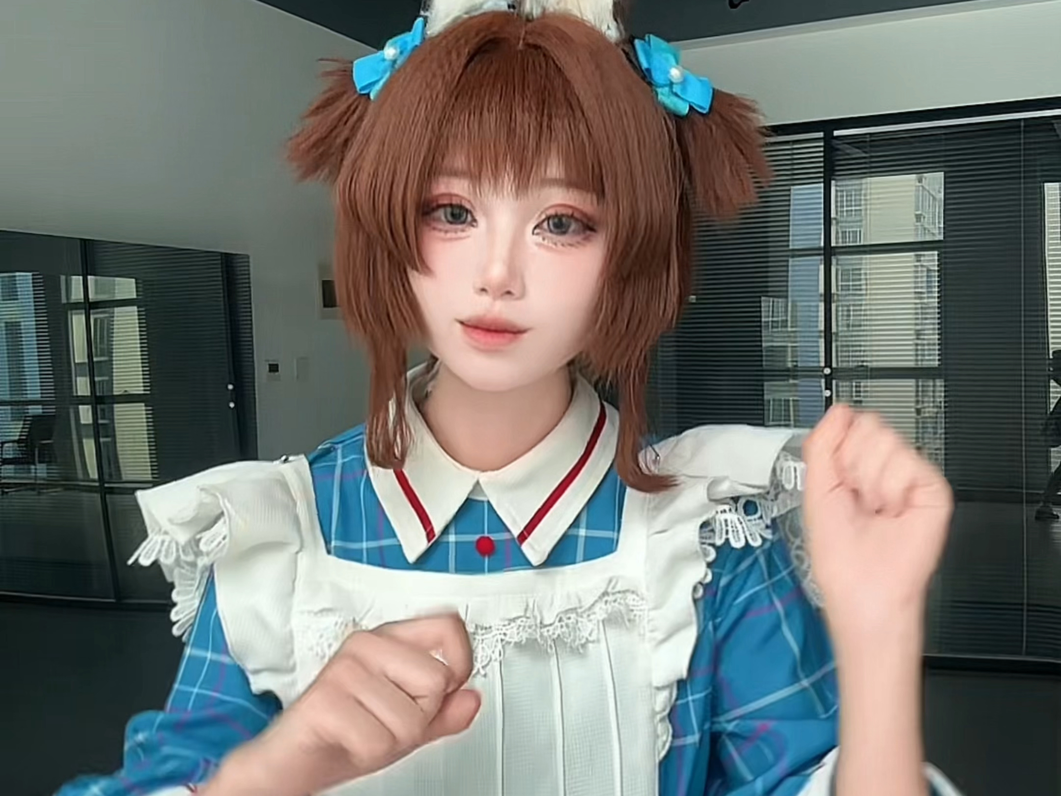 完全不像兔兔(T ^ T)