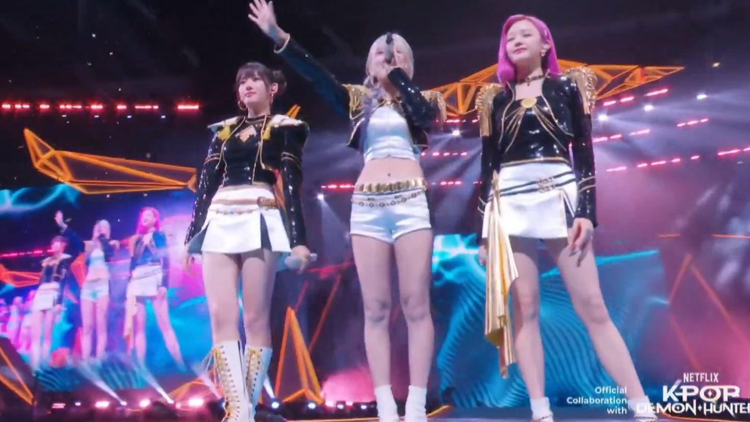 郑雅譞+RORA+PHARITA合作Golden 2025MAMA颁奖典礼舞台