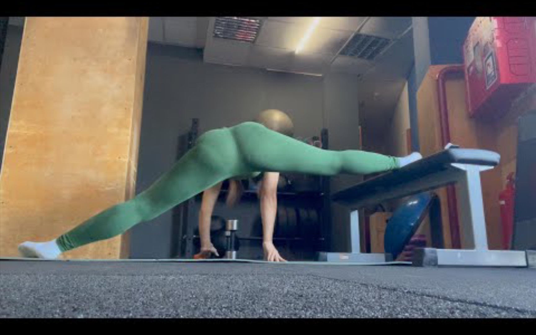 Just 1 minute of leg stretches to freshen you up