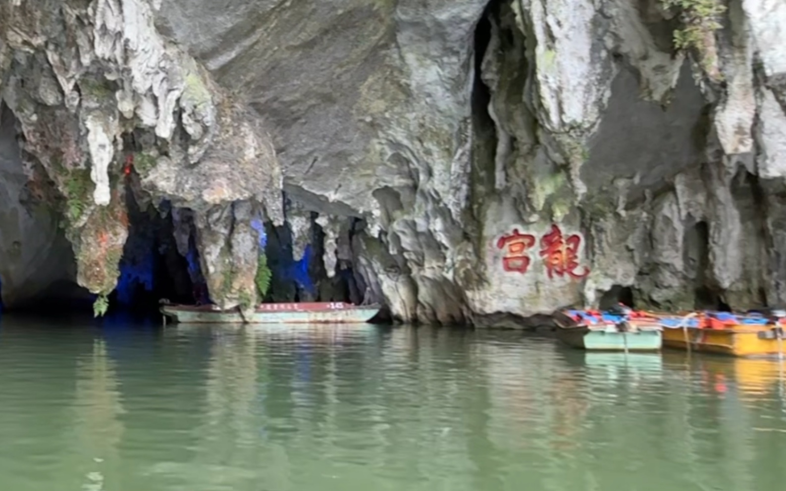 贵州五A景区龙宫，坐船游览地下溶洞，太惊喜了