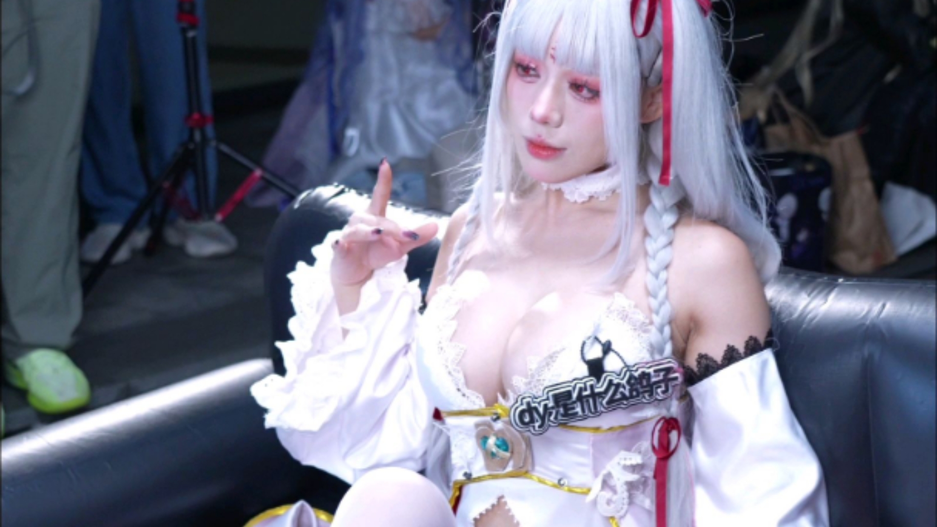 [Red Eyes and Silver Hair] - Good professional nine words, the figure of Dare is too awesome!