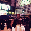 在最忙碌的涉谷十字路口过马路