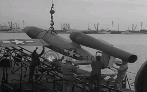 （黑白影像）1948年，美国海军在潜艇上测试JB-2导弹（仿制德国V-1导弹）