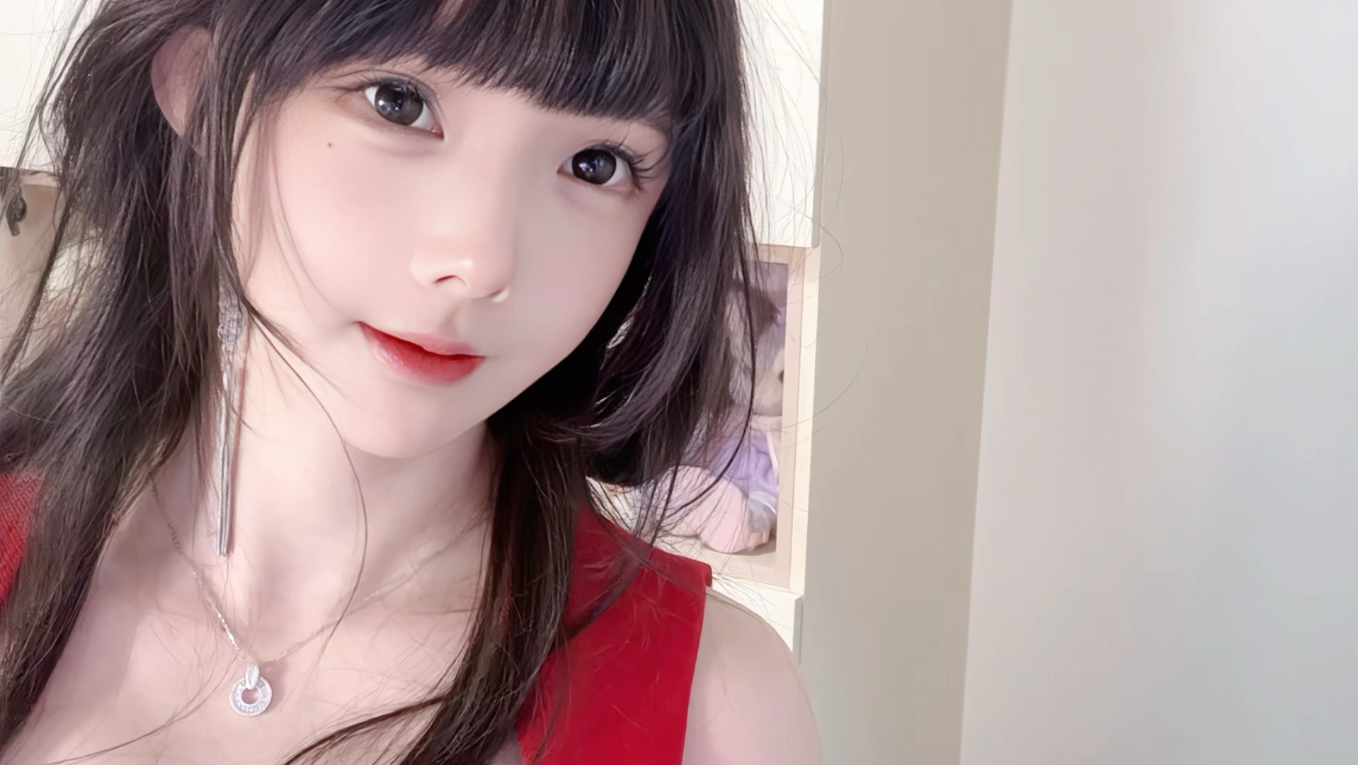 穿了很漂亮的红裙子｜随拍