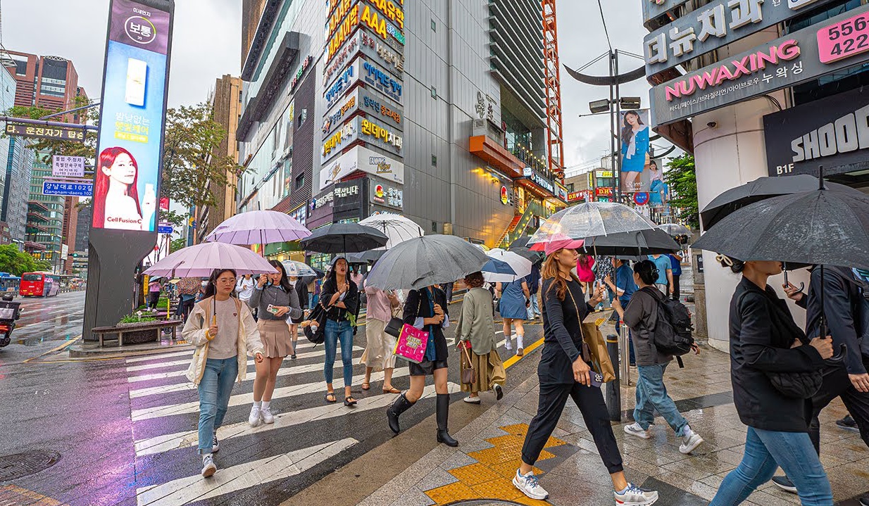 【4K超清】5月雨中漫步游韩国首尔江南区 拍摄日期：2024.5.5