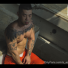 纹身肌肉男