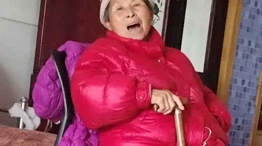 老太太诉说曾经的艰难生活（扯猪草………没看到屋就怕了）