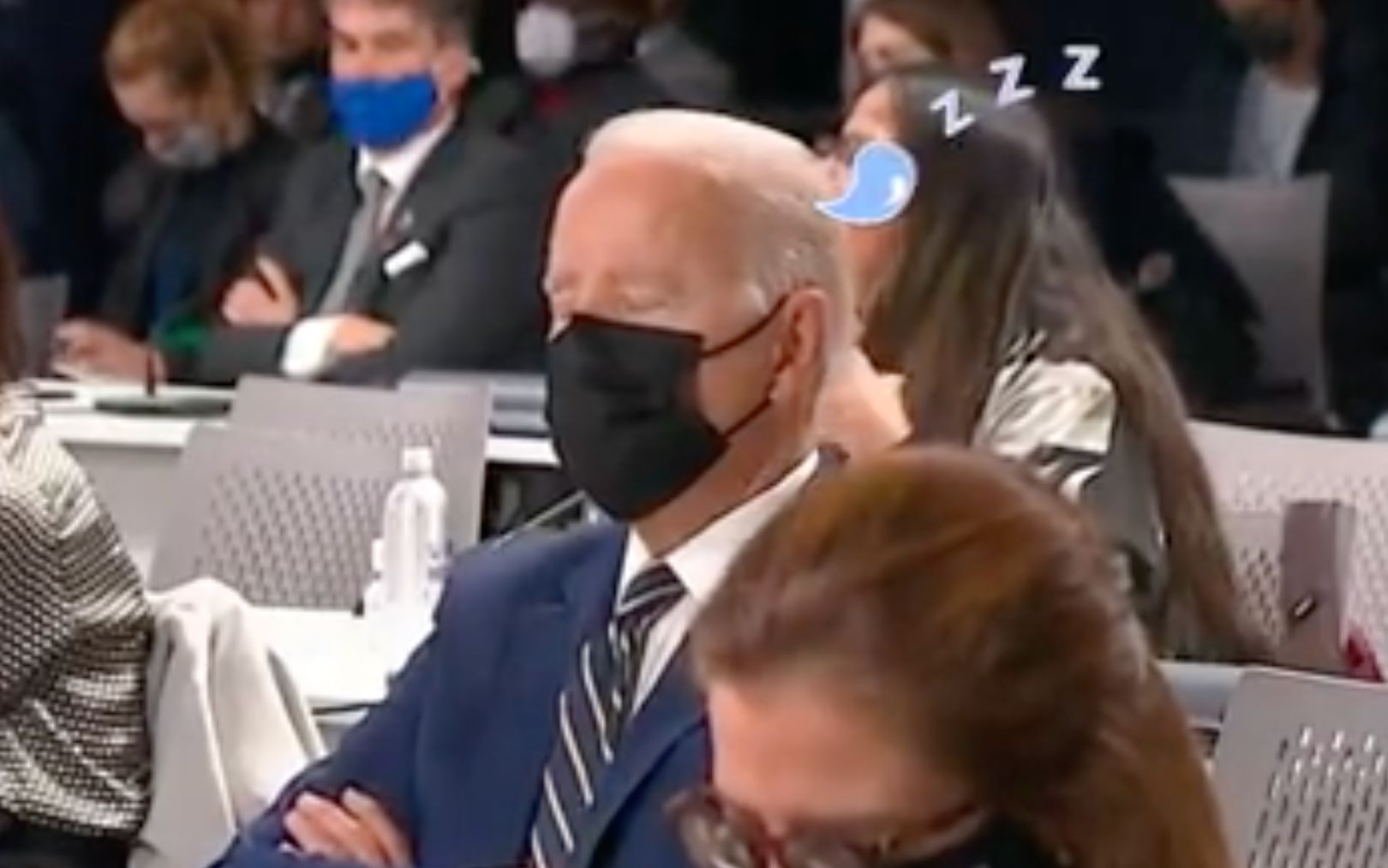 拜登在联合国气候大会上“打瞌睡”