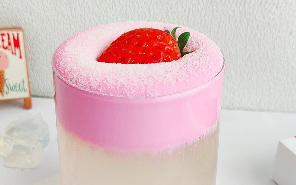 草莓椰子糖！喝一口甜蜜蜜？