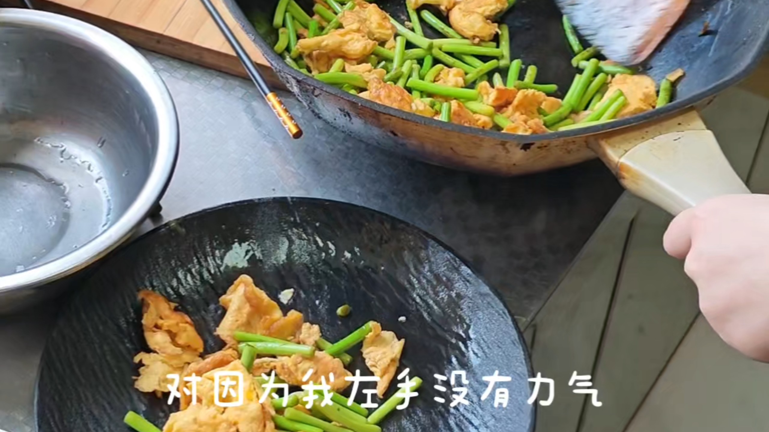 小伙人生第一次吃老婆做的饭，特别幸福