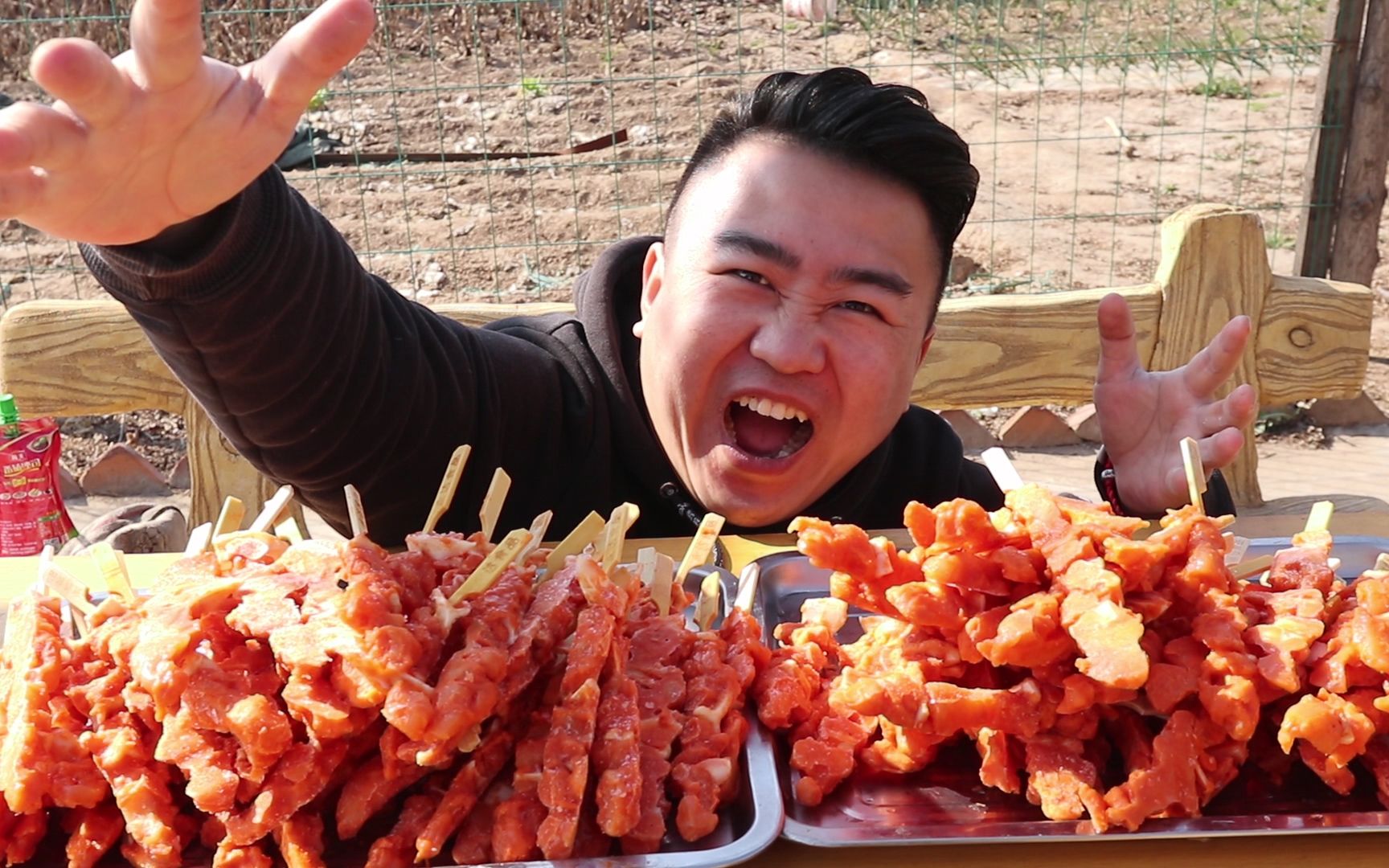 上学时最爱吃的炸串“骨肉相连”，今天挑战100串，为什么找不到以前的感觉了？