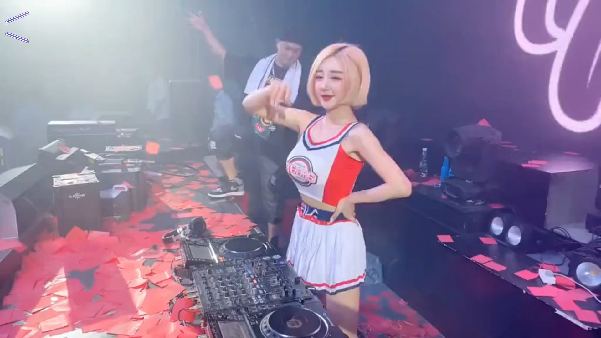 中國新說唱 │ 我幫你神到舞台旁，那位「高顏值」的女 DJ 了！她正是「中國第一女 DJ 」─ DJ KAKA 李奕可！ - COOL-STYLE 潮流生活網