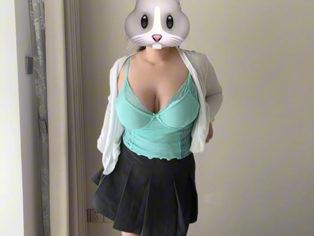 我猜会有人评论他们两个是吵架了吗怎么分开了