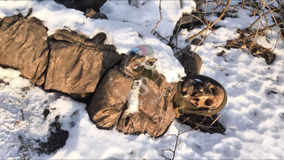 白骨森森，无人在意一名士兵的损失！俄军攻克乌军阵地，击毙大量与俘虏了大量乌军士兵。俄乌残酷巷战、堑壕战纪实，遍地乌军200号货物。国家将被瓜分，而他们束手无策！