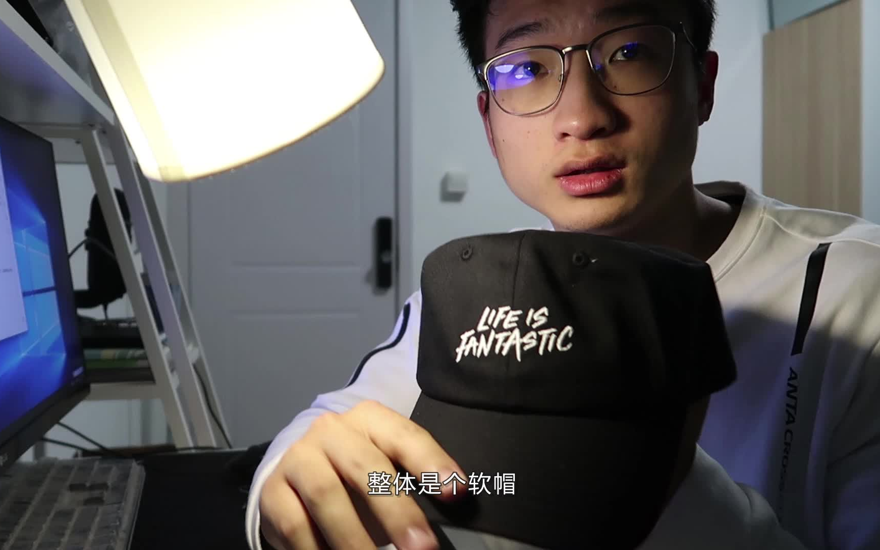 信誓蛋蛋的帽子终于到了，里面竟然有签名！期待着生活的精彩 Life is fantastic