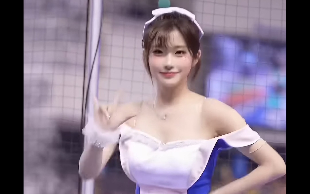 You're so beautiful, sis! ฅʕ•̫͡•ʔฅ