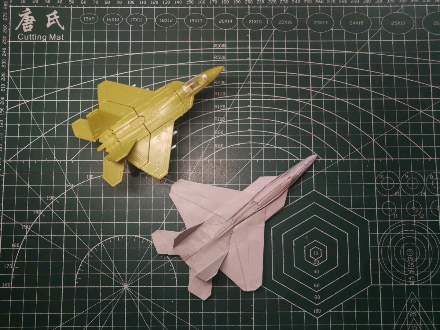 手工折纸DIY，如何折叠F15战斗机，超级简单的战斗机纸飞机折法_哔哩哔哩_bilibili