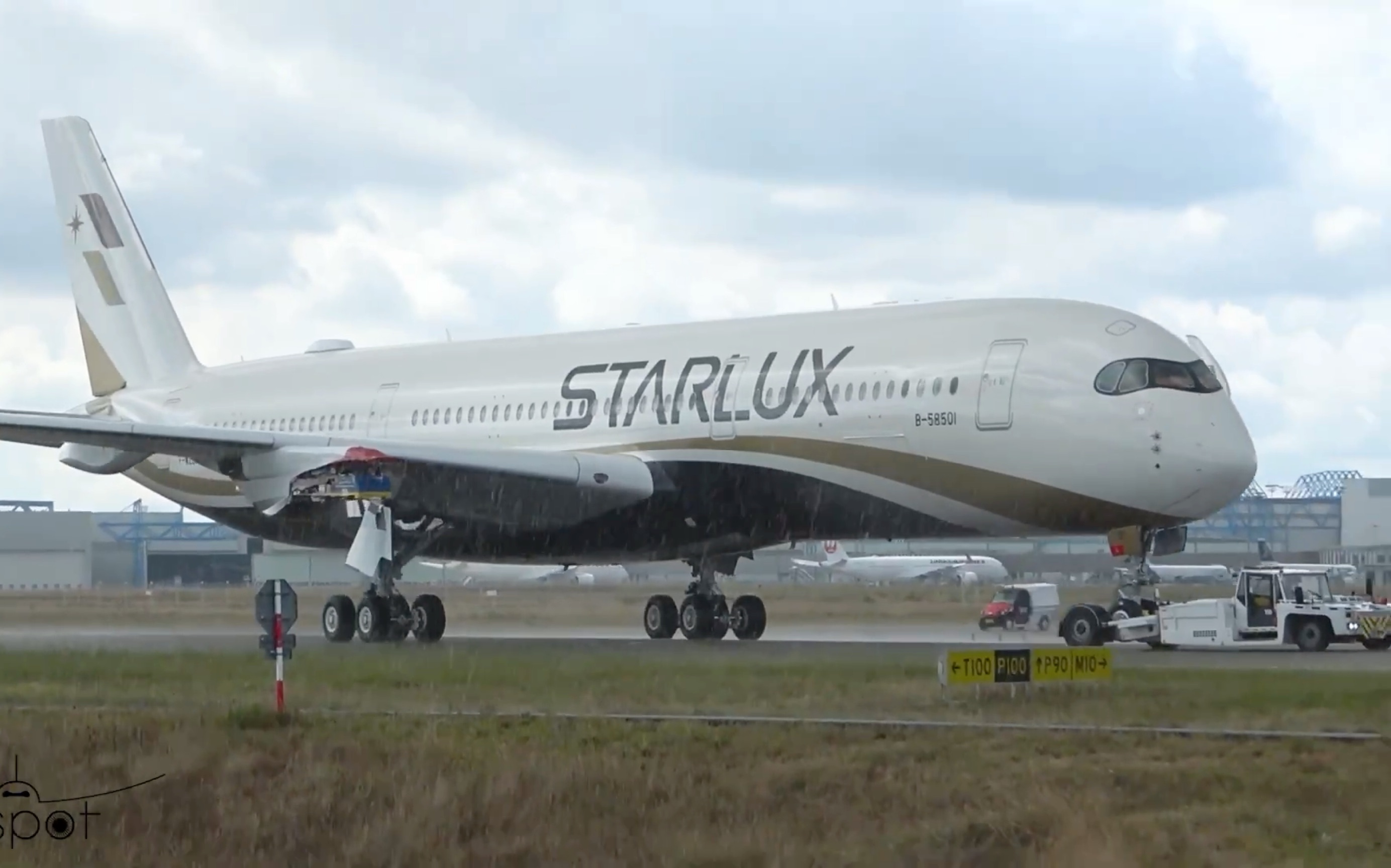 图卢兹机场四架待交付的空客a350-900客机 南方航空 星宇航空 日本