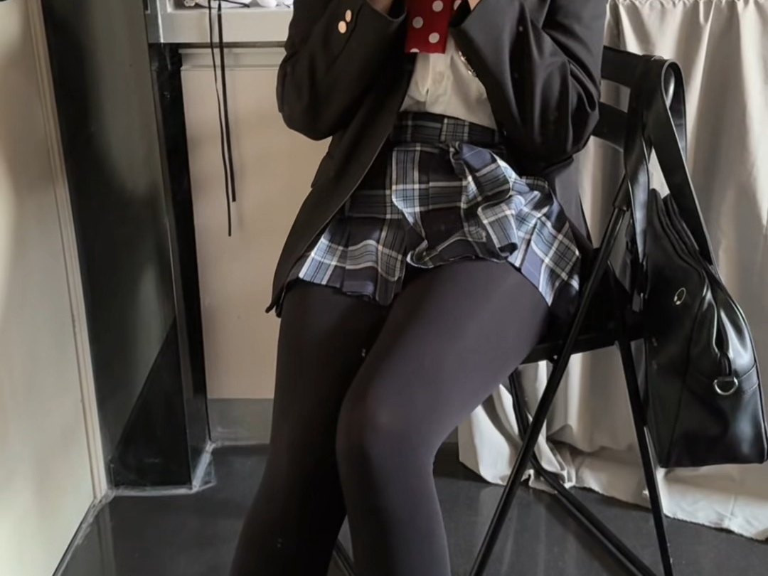 You all like thick black, right? I'll post thick black. Hee hee hee hee.