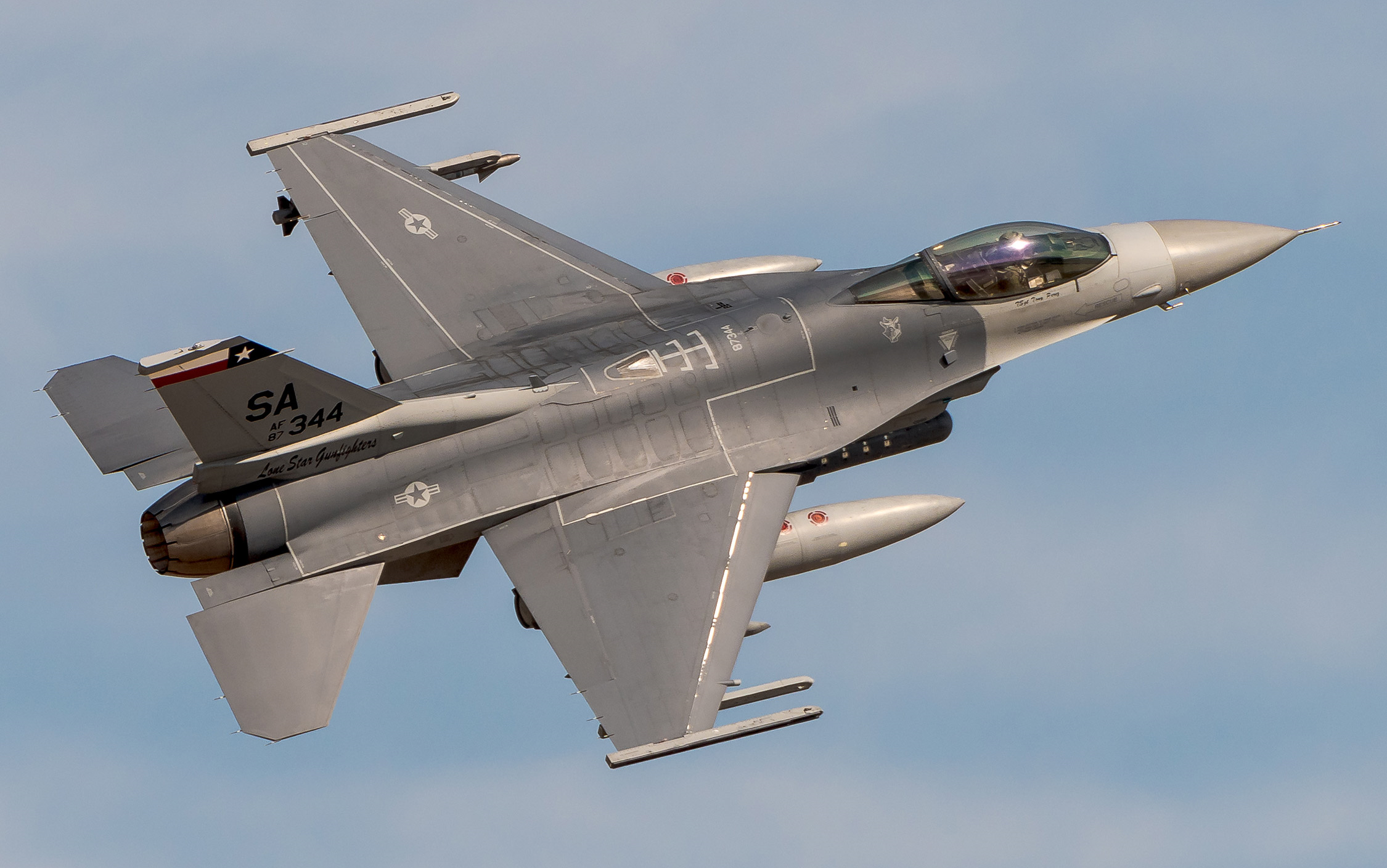 美军机动性最强的第四代多用途战机F-16V