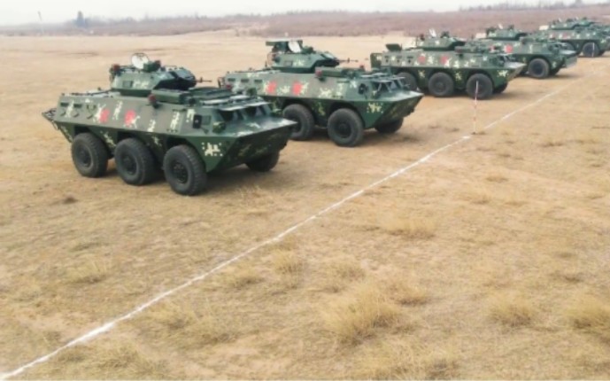 武警机动总队装甲车实弹射击训练。