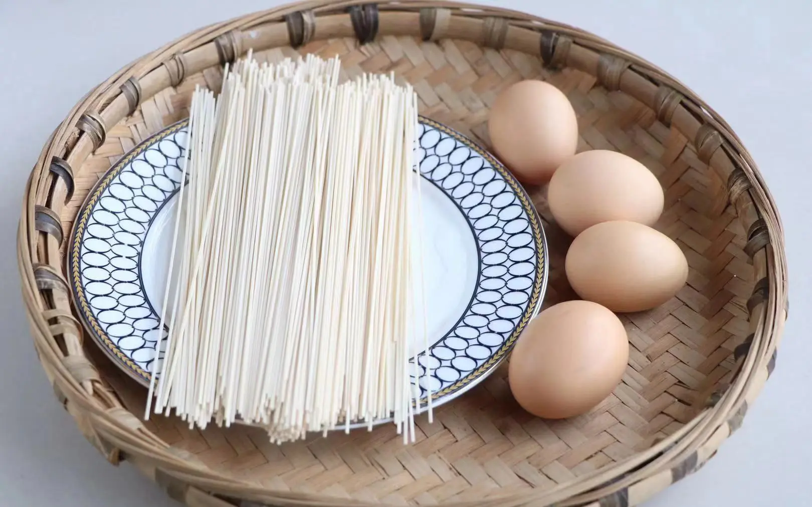 鸡蛋挂面别煮着吃了，2分钟做成早餐，出锅馋出了口水，太香了