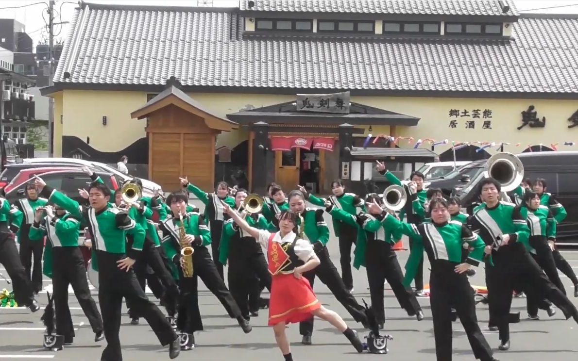 日本乡下高中行进乐队 停车场音乐会