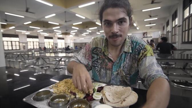 被交换到印度理工学院的学生，为了适应，吃饭只能用手抓，充个饭卡要十分钟
