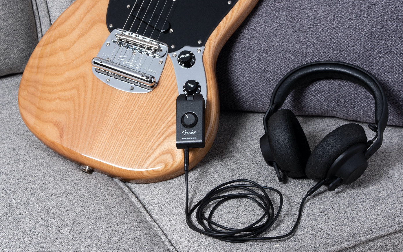 中字】Fender Mustang Micro电吉他耳机功放官方演示视频-哔哩哔哩