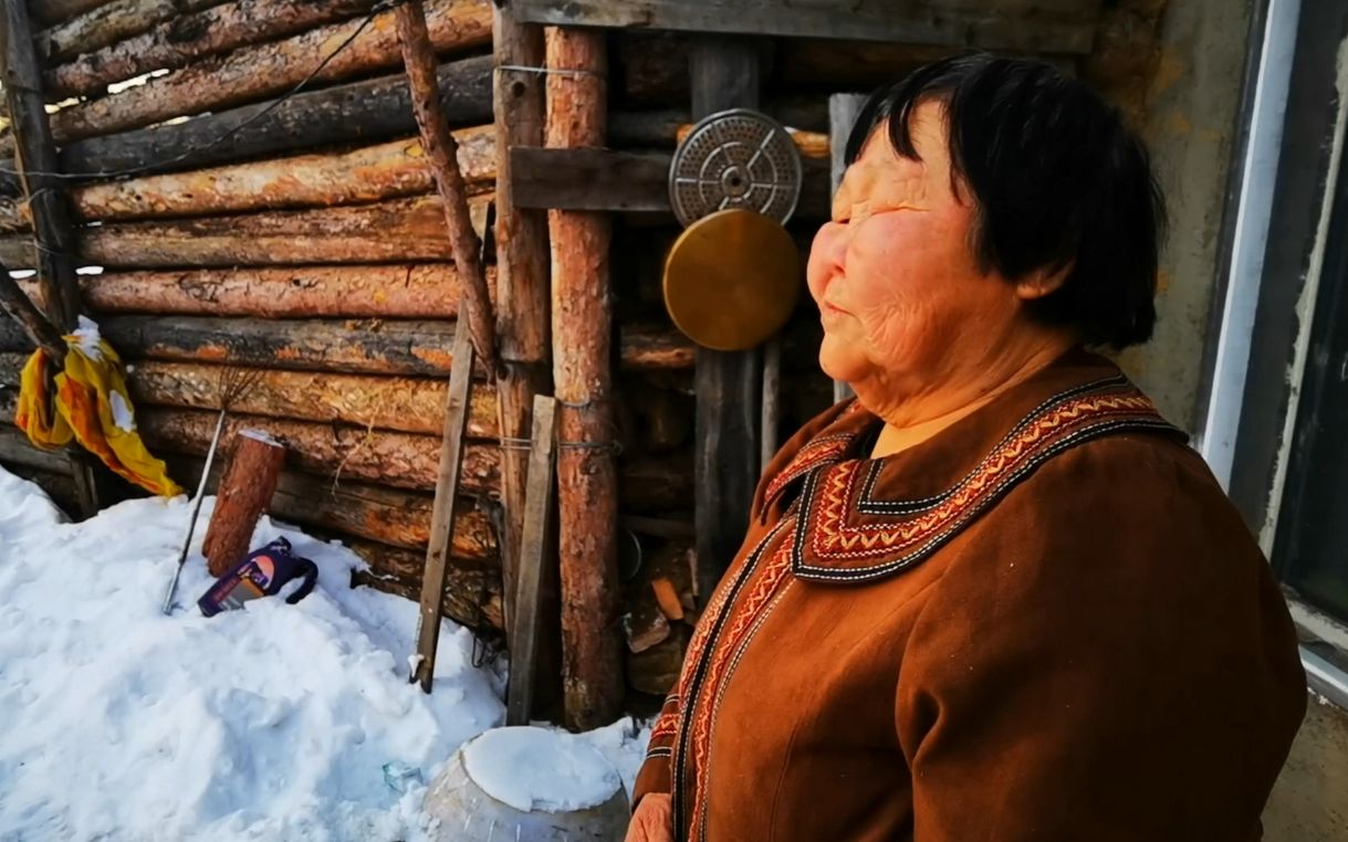 90后从城市回归原始森林，大兴安岭最孤独的母子！