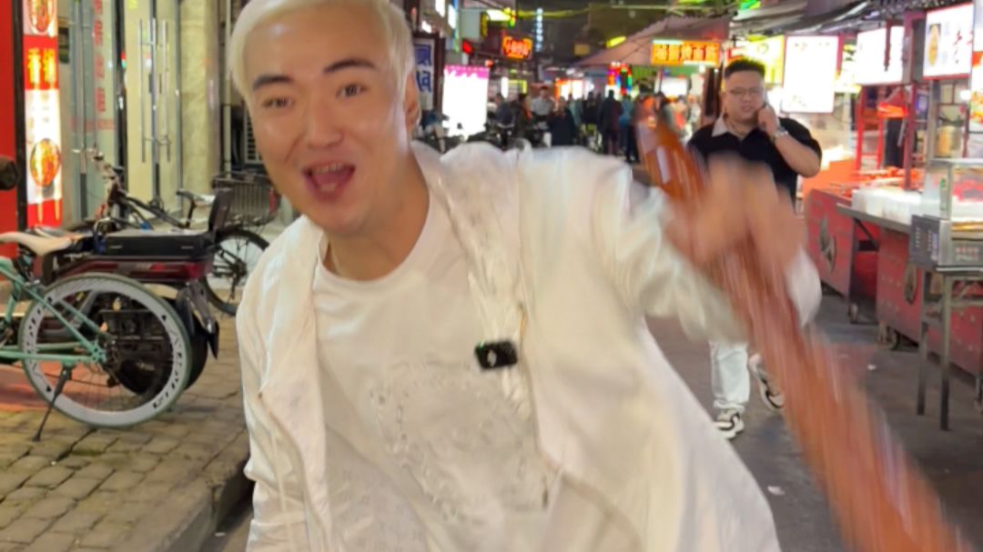 西安城中村夜市逛吃，请粉丝吃遍一条街