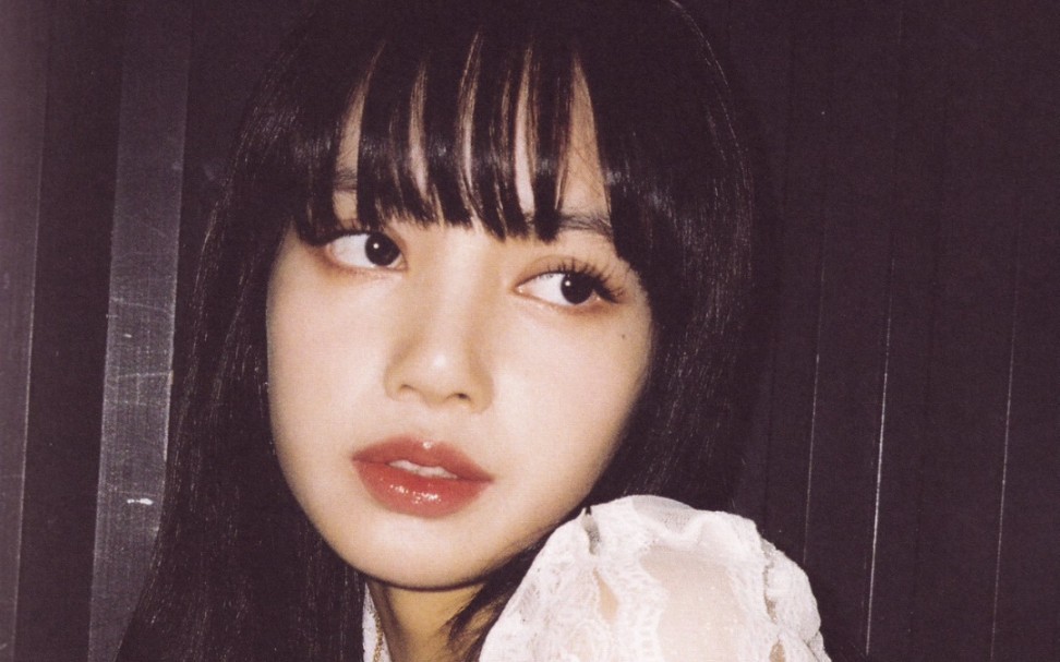 lili"s film更新【中字】lisa拆箱0327生日photobook2 lisapb2_哔哩
