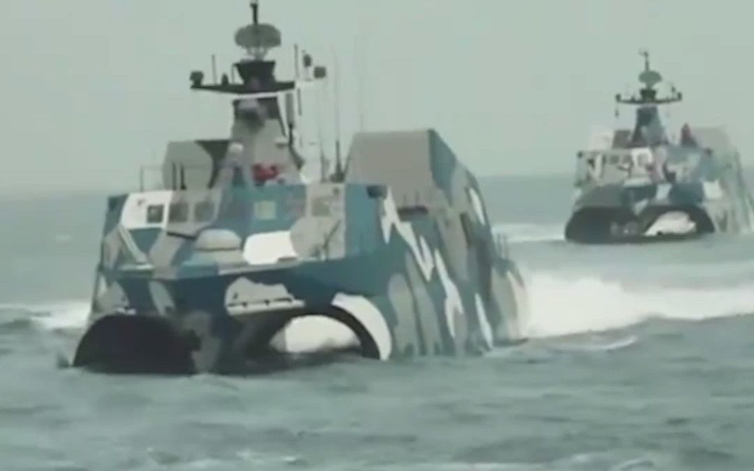 中国导弹艇现身 南海，菲律宾船舶落荒而逃， 美媒表示释放强有力信号